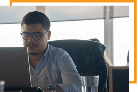Front-end developer pracujący z React JS
