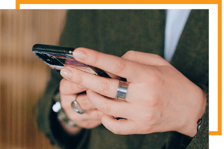 Ekspert Alter Solutions testuje prototyp wirtualnego asystenta telefonicznego