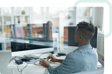 UX/UI Designer poprawiający użyteczność platform klientów