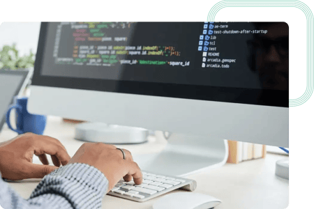 Inżynier DevOps opracowujący nowe funkcjonalności