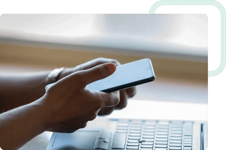 Front-end Developer testujący nowe funkcjonalności w aplikacji CRM klienta