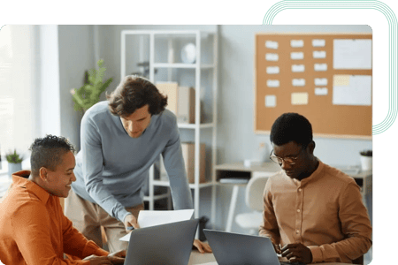 Programiści .NET i React pracujący na platformie Vortal