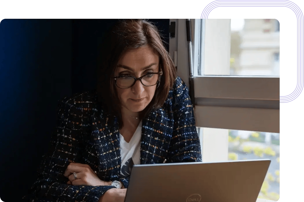 Kierowniczka projektu podczas rozmowy z klientem