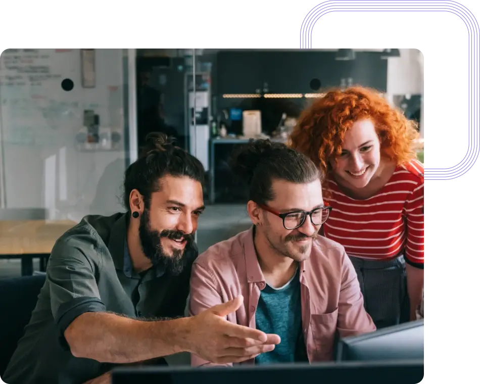 Kierownicy projektów act digital omawiają kolejne etapy wymagającego projektu Kierownicy projektów act digital omawiają kolejne etapy wymagającego projektu